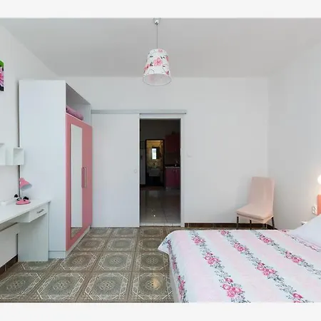 Grgek Апартаменты Лопар